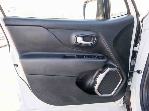 Used 2023 Jeep Renegade Latitude AWD/4WD image 22