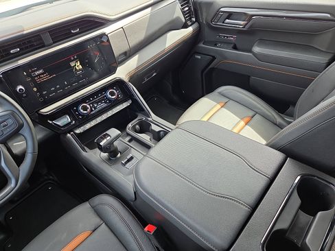 Used 2025 GMC Sierra 1500 AT4 image 12