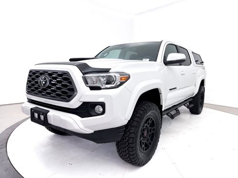 Used 2020 Toyota Tacoma TRD Sport w/ Technology Package AWD/4WD image 12