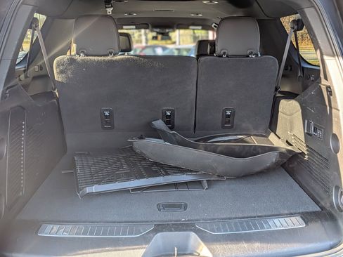 Used 2024 Chevrolet Suburban Premier image 35