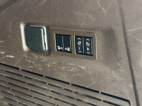 Used 2022 Chevrolet Suburban Z71 w/ Luxury Package image 22