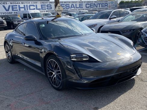 Used 2022 Porsche Taycan image 7