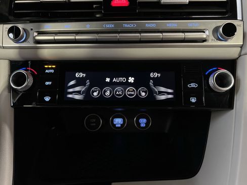 Used 2024 Genesis G70 2.5T image 21