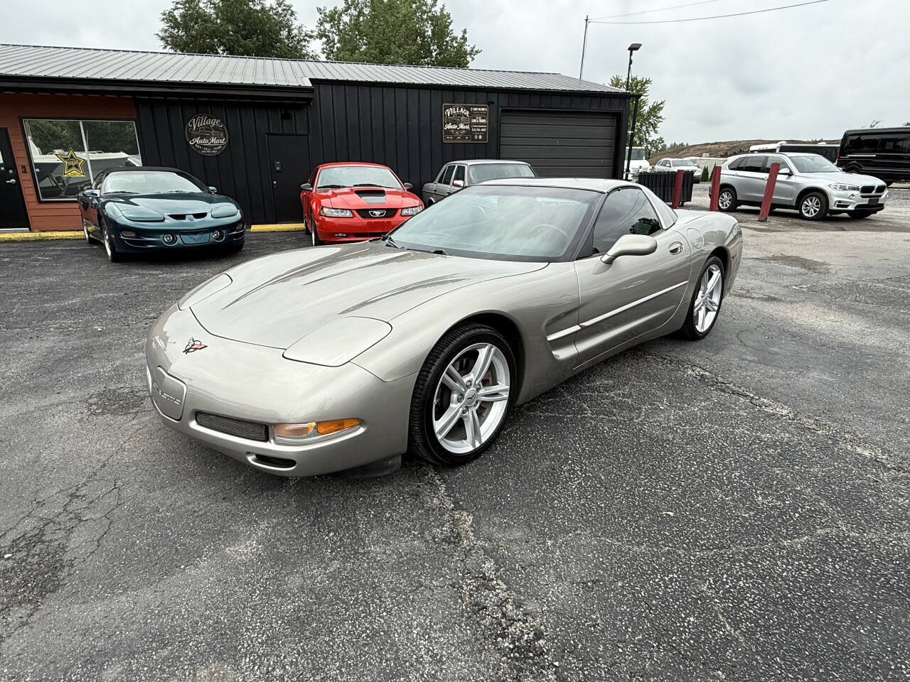 Used 1998 Chevrolet Corvette Coupe w/ Roof Pkg RWD image 1