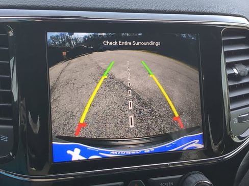 Used 2021 Jeep Grand Cherokee Laredo X image 18