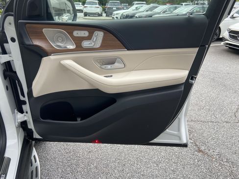 Certified 2025 Mercedes-Benz GLS 450 4MATIC image 51
