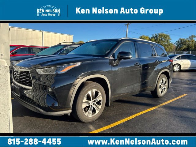Used 2023 Toyota Highlander XLE AWD/4WD image 1