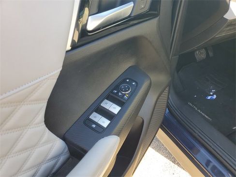 Used 2022 Mitsubishi Outlander SEL image 13