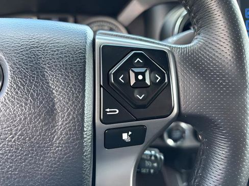 Used 2017 Toyota Tacoma Limited w/ Tow Package AWD/4WD image 16