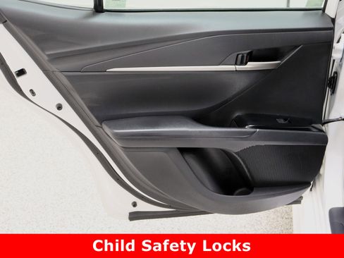 Used 2025 Toyota Camry SE image 26