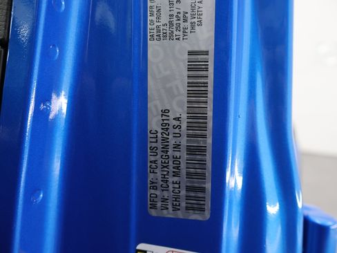Used 2022 Jeep Wrangler Unlimited Sahara w/ LED Lighting Group AWD/4WD image 65