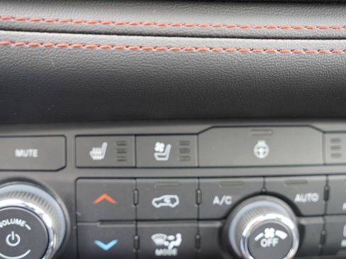 Certified 2023 Dodge Durango GT image 33