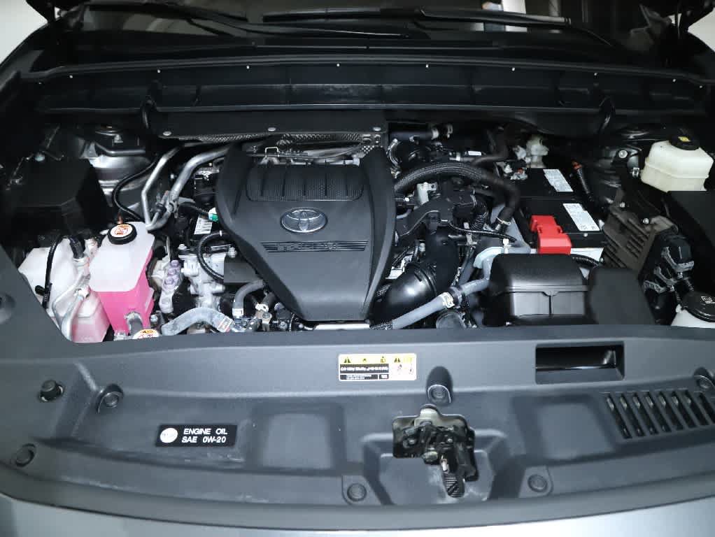 Used 2024 Toyota Highlander XLE AWD/4WD image 44