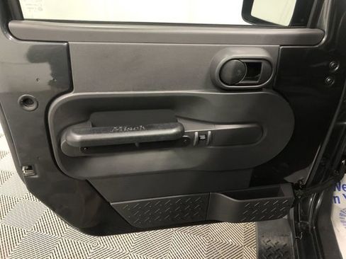 Used 2010 Jeep Wrangler Unlimited Sahara image 11