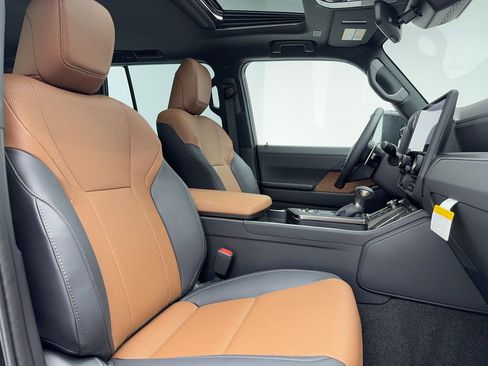 Used 2026 Lexus GX 550 w/ Accessory Package (2T) image 57