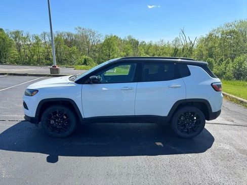 Used 2022 Jeep Compass Altitude w/ Convenience Group image 6