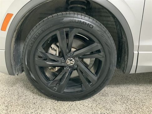 Used 2023 Volkswagen Tiguan SE R-Line FWD image 9