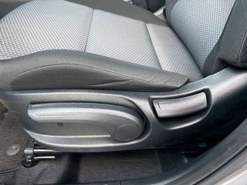 Used 2025 Kia Soul LX w/ LX Technology Package FWD image 14