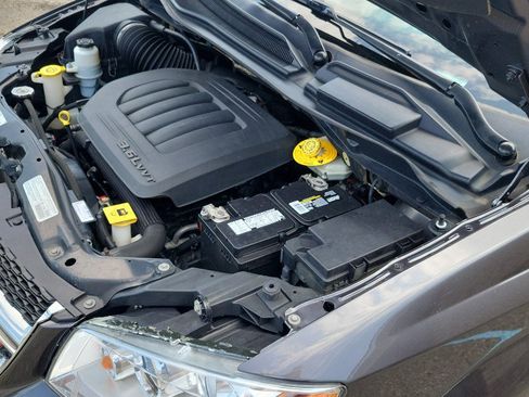 Used 2019 Dodge Grand Caravan SE FWD image 34