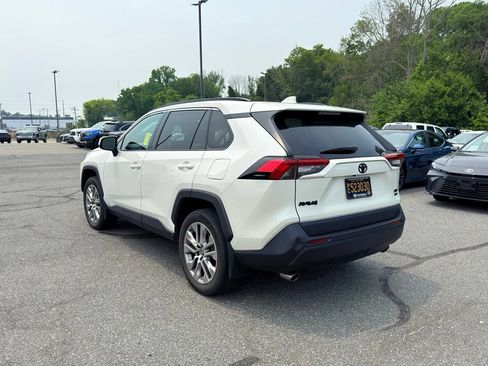 Used 2022 Toyota RAV4 XLE Premium AWD/4WD image 3