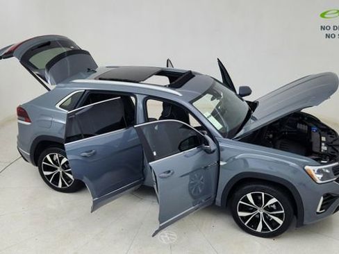 Used 2025 Volkswagen Atlas Cross Sport SEL Premium R-Line image 89