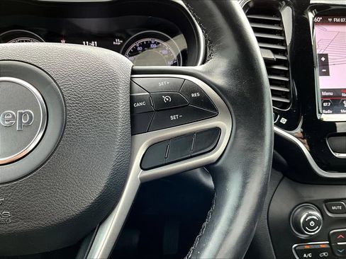 Used 2019 Jeep Cherokee Limited AWD/4WD image 16