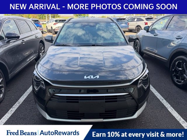Used 2023 Kia Niro EX w/ EX Cold Weather Package FWD image 2