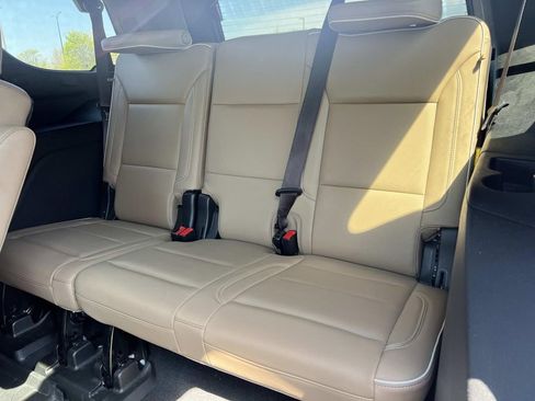 Used 2021 Chevrolet Tahoe Premier w/ Premium Package AWD/4WD image 11