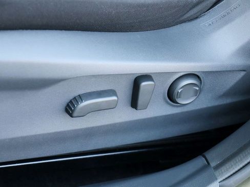 Used 2025 Subaru Outback Premium image 19