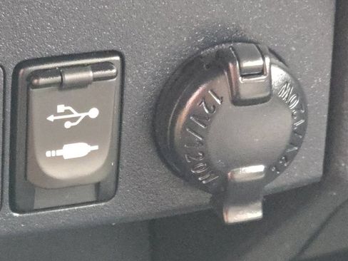 Used 2015 Toyota RAV4 Limited AWD/4WD image 9