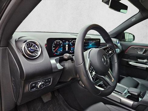 Used 2023 Mercedes-Benz GLB 250 image 10