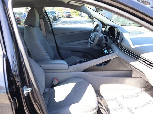 Used 2021 Hyundai Elantra SE image 26