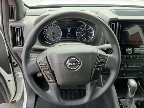 Used 2026 Nissan Frontier SV w/ Tow Package RWD image 10