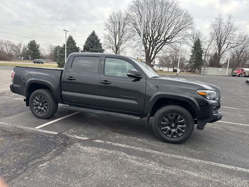 Used 2023 Toyota Tacoma Limited image 5