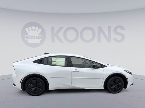 New 2026 Toyota Prius LE image 8