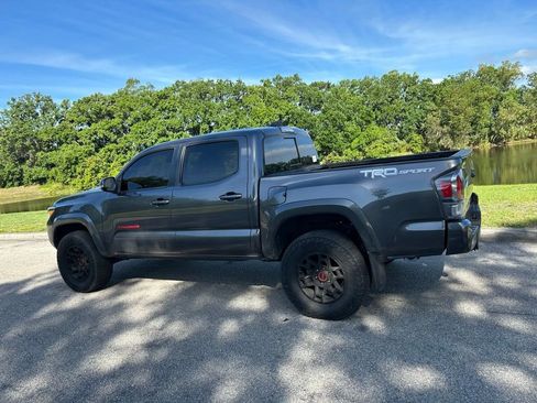 Used 2022 Toyota Tacoma TRD Sport image 3