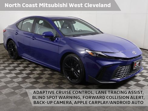 Used 2025 Toyota Camry SE image 1