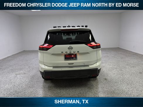Used 2024 Nissan Rogue S FWD image 5