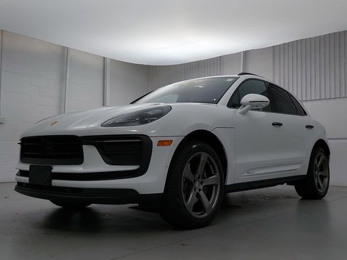 Used 2023 Porsche Macan Turbo image 1