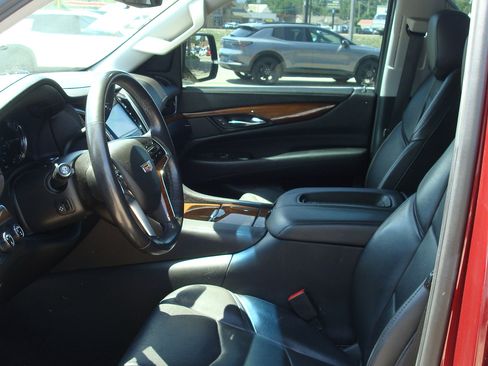 Used 2020 Cadillac Escalade ESV Premium Luxury image 8