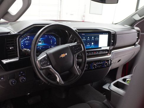 Used 2025 Chevrolet Silverado 1500 LT RWD image 7