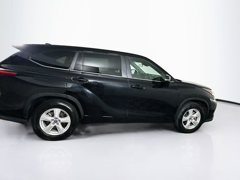 Used 2025 Toyota Highlander LE image 10