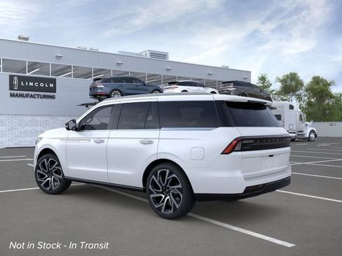 New 2026 Lincoln Navigator Reserve AWD/4WD image 4