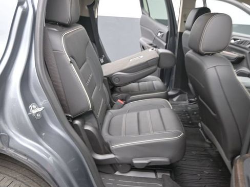Used 2022 GMC Acadia Denali w/ Denali Ultimate Package AWD/4WD image 17