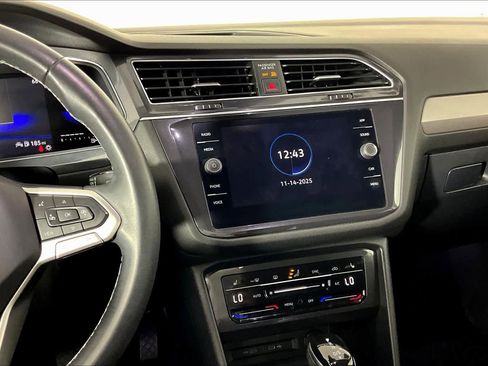 Used 2022 Volkswagen Tiguan SE image 6