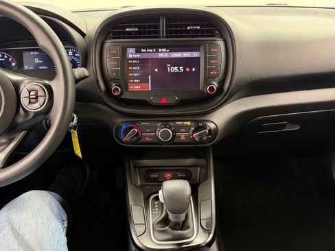 Used 2022 Kia Soul LX FWD image 24