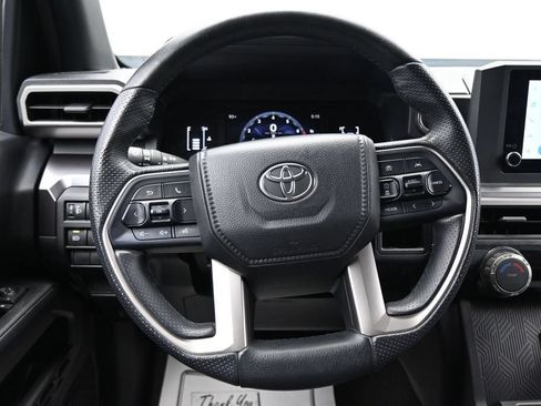 Used 2025 Toyota 4Runner SR5 AWD/4WD image 15