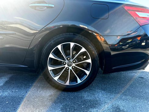 Used 2018 Toyota Avalon XLE image 22