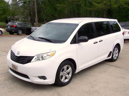Used 2013 Toyota Sienna L FWD image 15