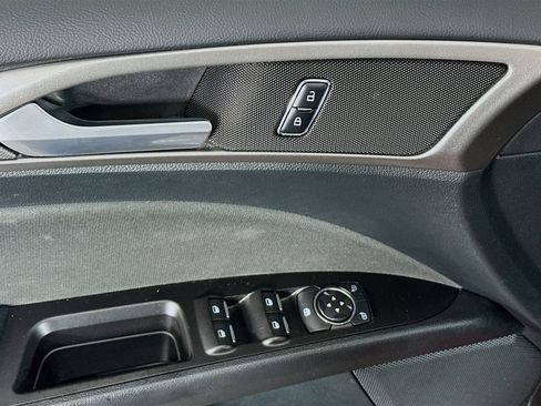 Used 2017 Ford Fusion SE w/ Fusion SE Technology Package FWD image 15